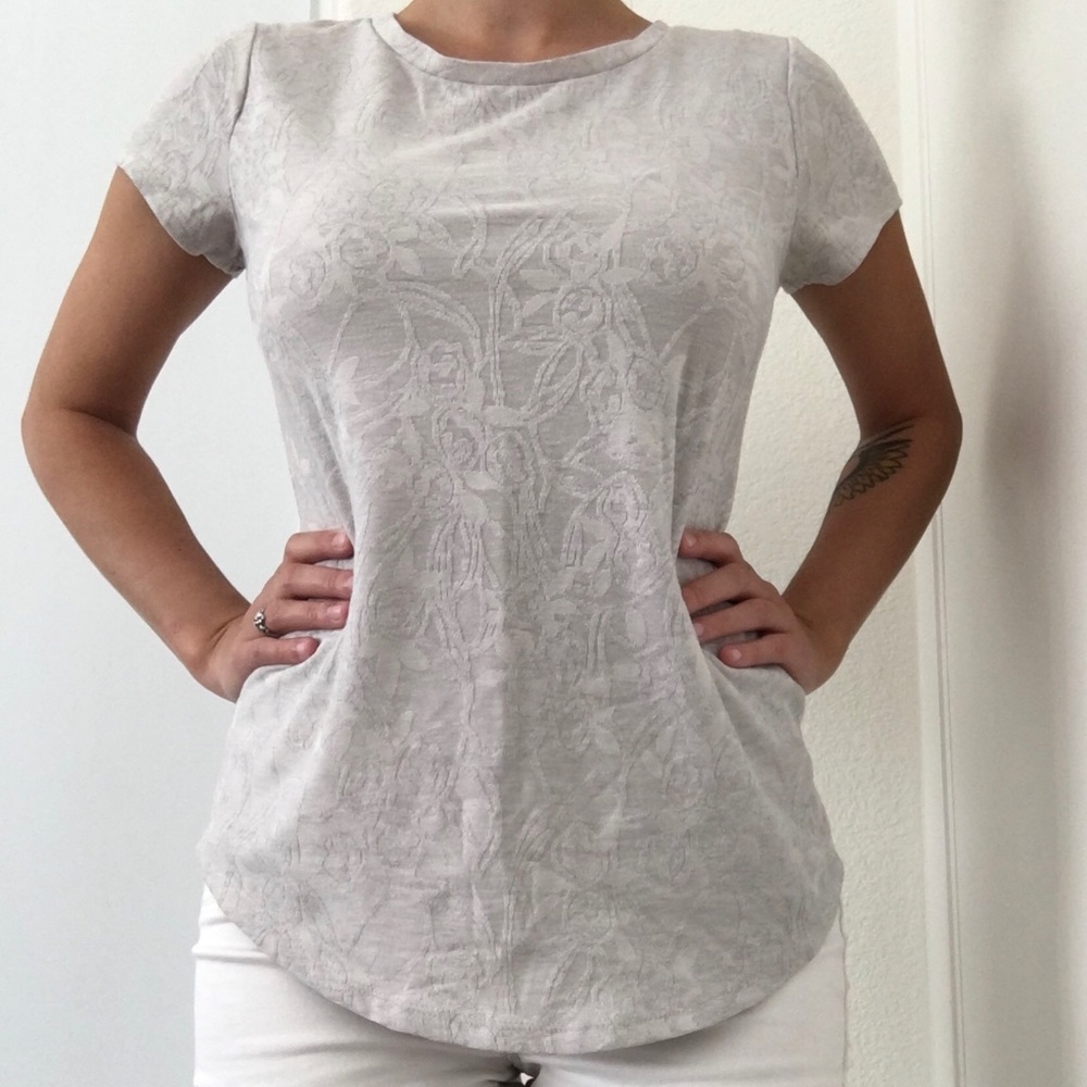 👚 Vera Wang Patterned Top | Women’s Small